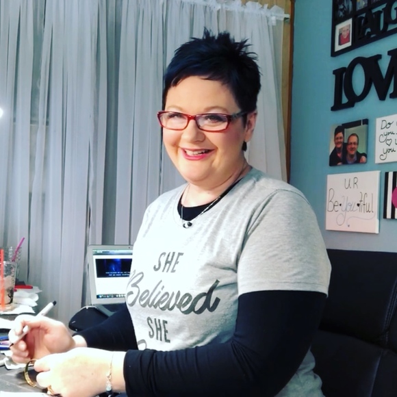 Meet your Posher, Janet - Picture 2 of 7